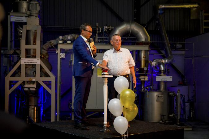 Tom van Asten en Joop van Stratum openen het 50-jarig jubileum van Montair