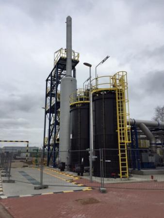 Foto van een gaswasser voor afgassen uit een fabriek door Montair