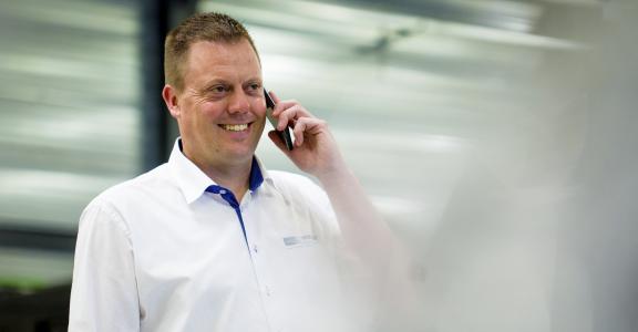 Maurice Evers belt met klanten