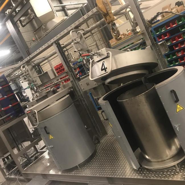 Drogen van gevaarlijk afval in vaten